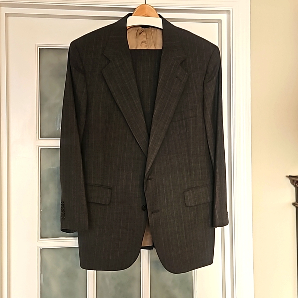 Bill Blass Men's Grey Pin Striped 2 piece suit - Size 44S- Pants Size 38x30